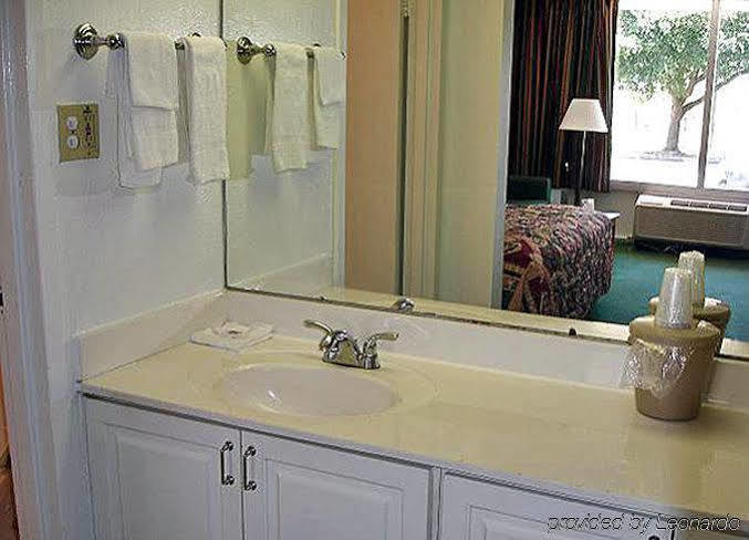 6 Hammond, La - I 12 - I 55 Hotel Hammond